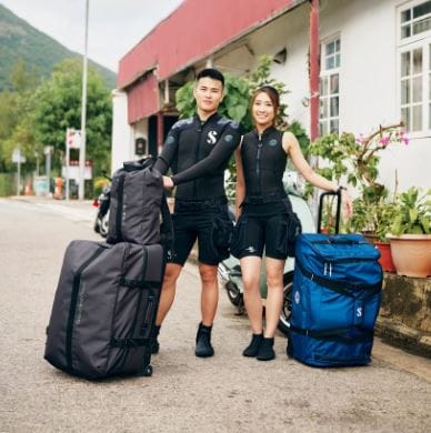 New Cargo Shorts with divers and luggage