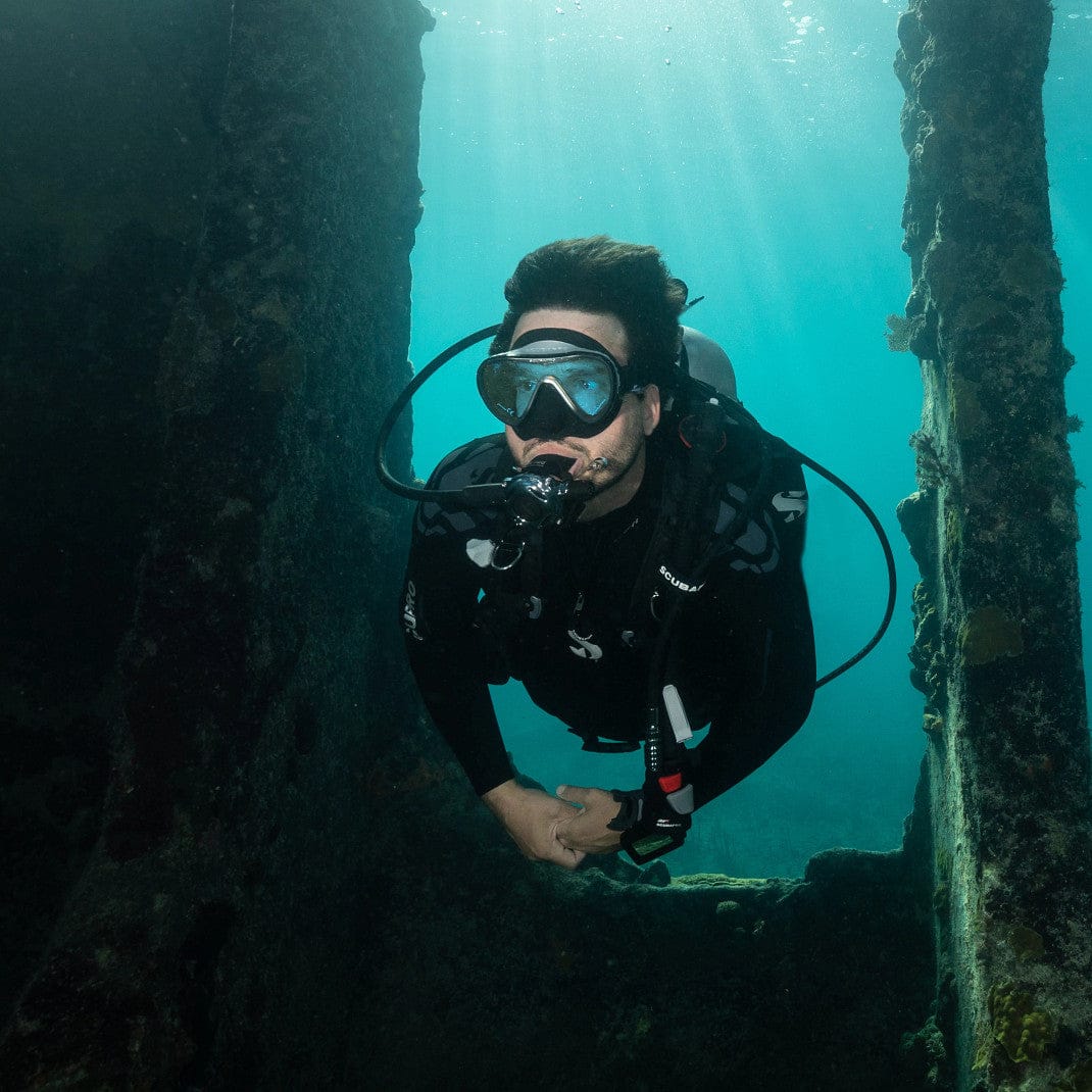 Diver exploring underwater structure - SP_11700000_A700_78433