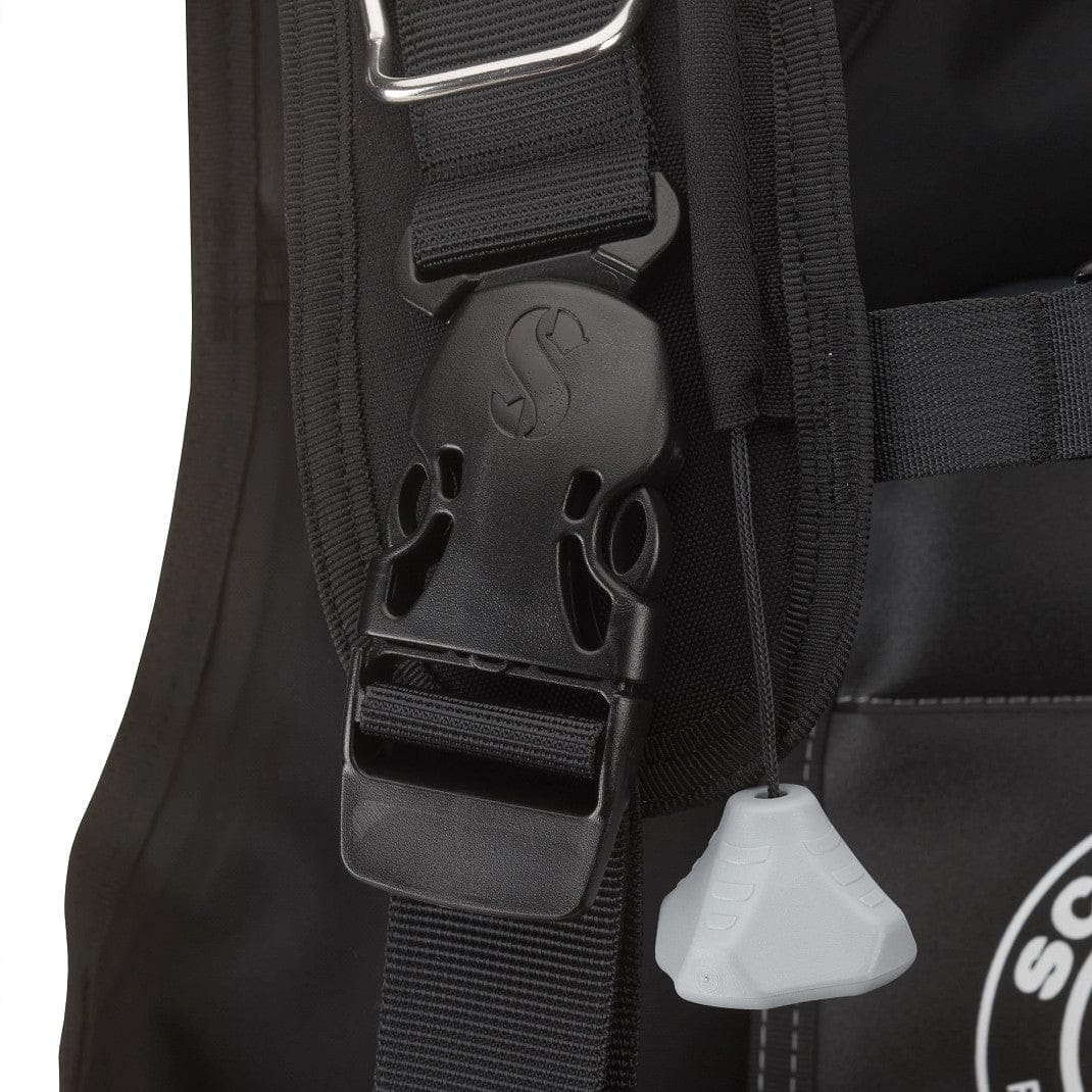 ScubaPro BPI 3 Level BCD buckle detail