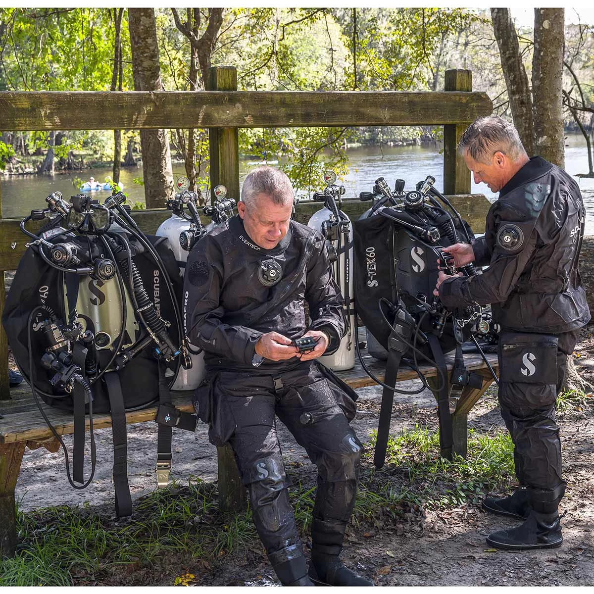 Scuba divers with S-Tek Donut60 equipment