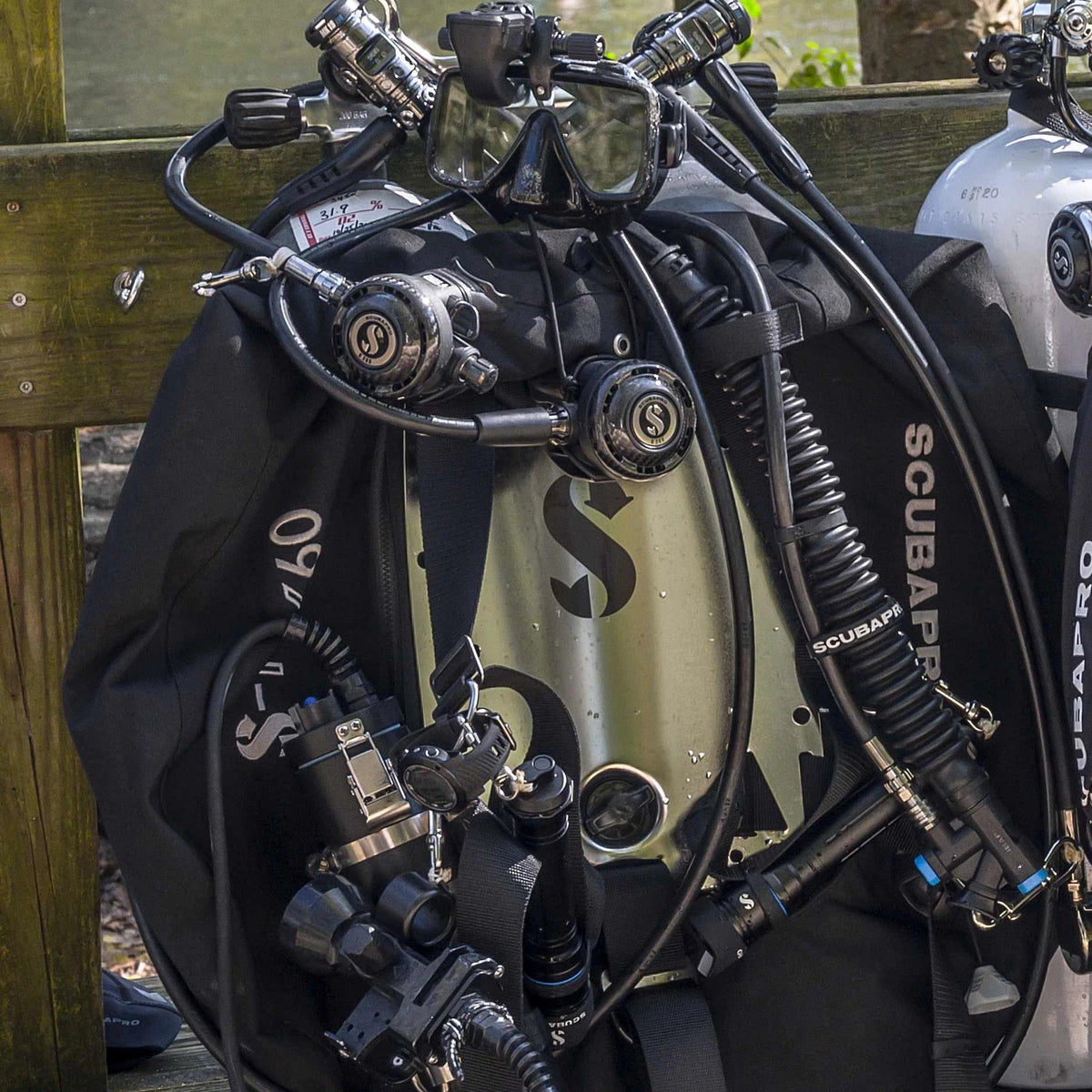 ScubaPro S-Tek Pro 6 dive gear