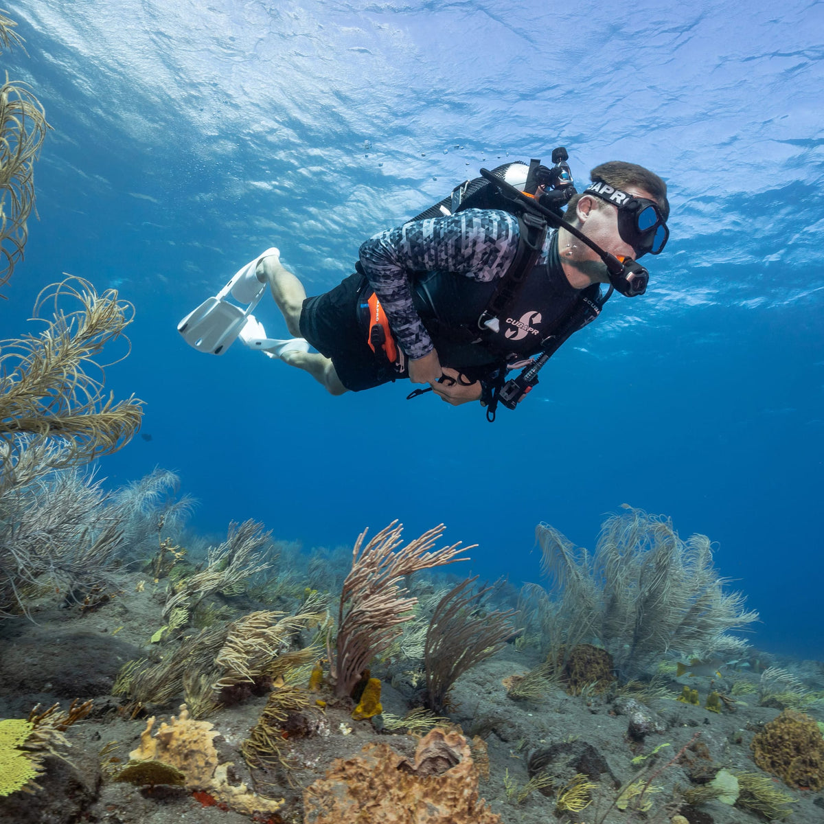 Scuba diver exploring coral reef - Seawing Supernova Pocket 5