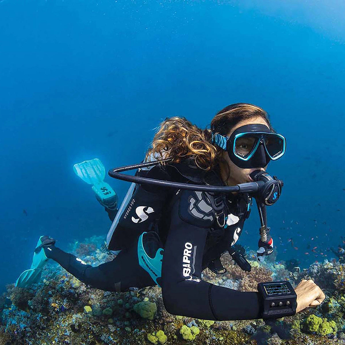 Scubapro Seawing Nova diver underwater