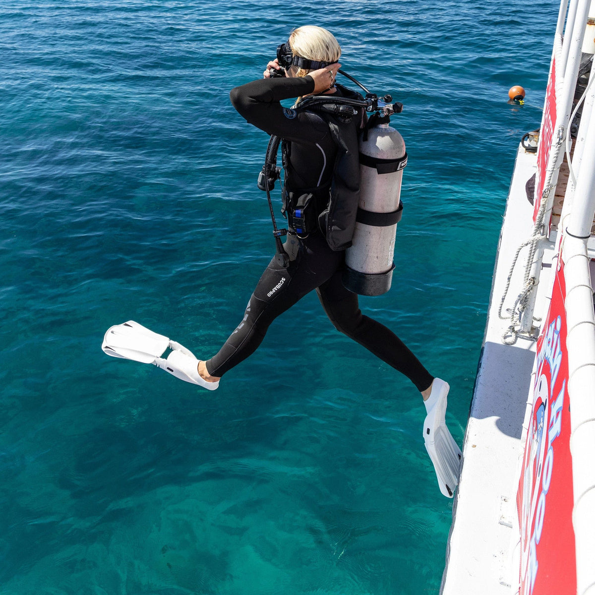Scuba diver in Everflex Yulex wetsuit jumps into water